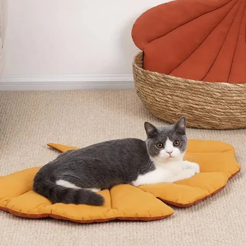 Leaf-Shaped Pet Sleeping Mat – Soft Felt Fabric, Machine Washable — image 6