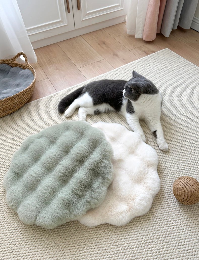 Matcha color Plush Round Cat Mat - Soft Faux Fur Sleeping Pad (40cm Diameter) — image 2