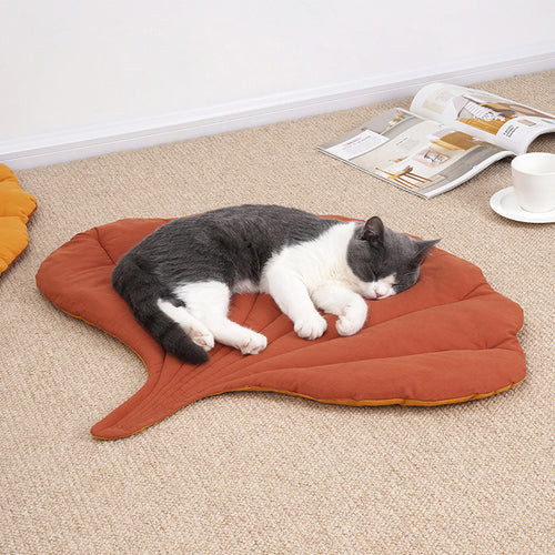 Leaf-Shaped Pet Sleeping Mat – Soft Felt Fabric, Machine Washable