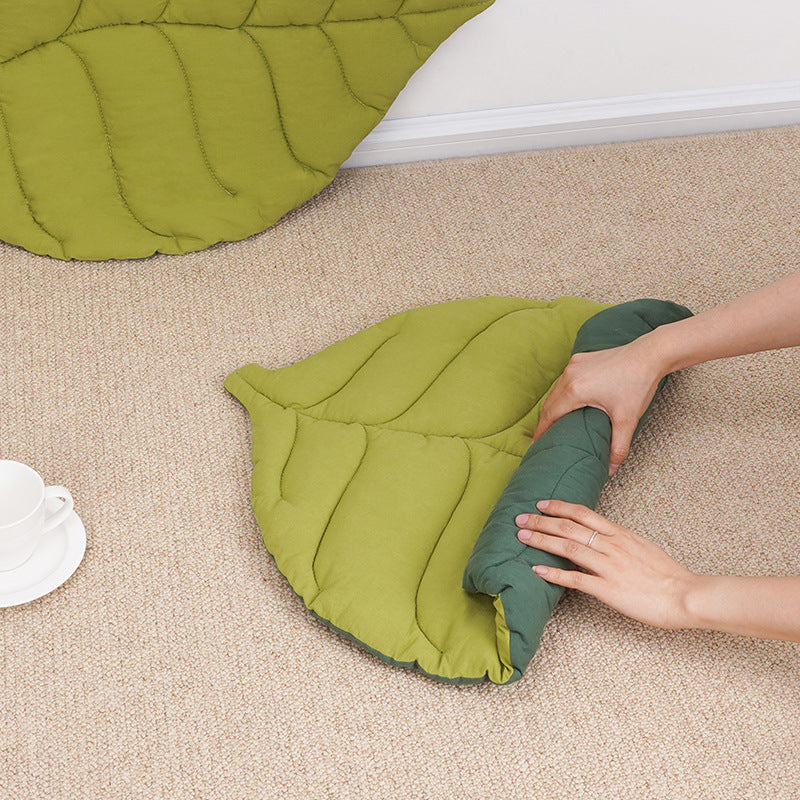 Leaf-Shaped Pet Sleeping Mat – Soft Felt Fabric, Machine Washable — image 2