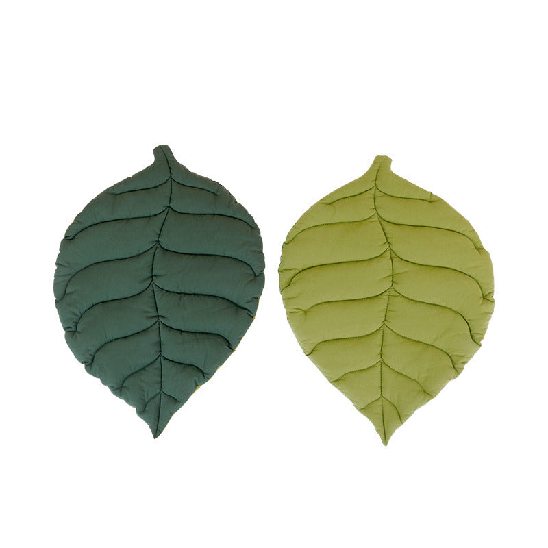 Leaf-Shaped Pet Sleeping Mat – Soft Felt Fabric, Machine Washable — image 3