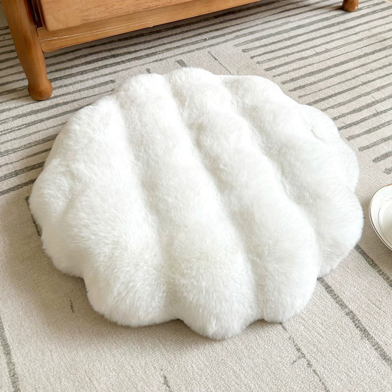White Plush Round Cat Mat - Soft Faux Fur Sleeping Pad (40cm Diameter) — image 3